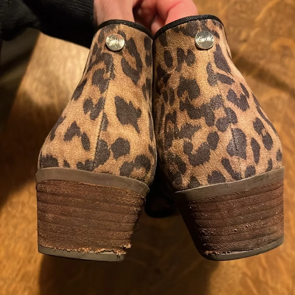 Leopard print Circus ankle boots. Size 9. - Picture 9 of 9